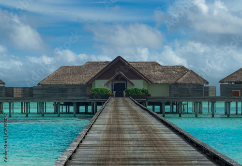 Vacaciones de luna de miel ,Overwaterbungalow en Islas Maldivas en pleno Océano ïndico