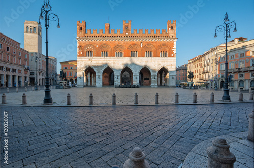 Piacenza, Palazzo Gotico photo