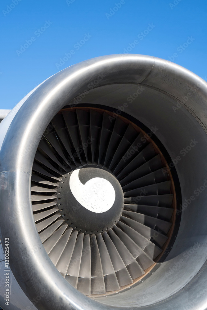 turbofan engine of an airliner