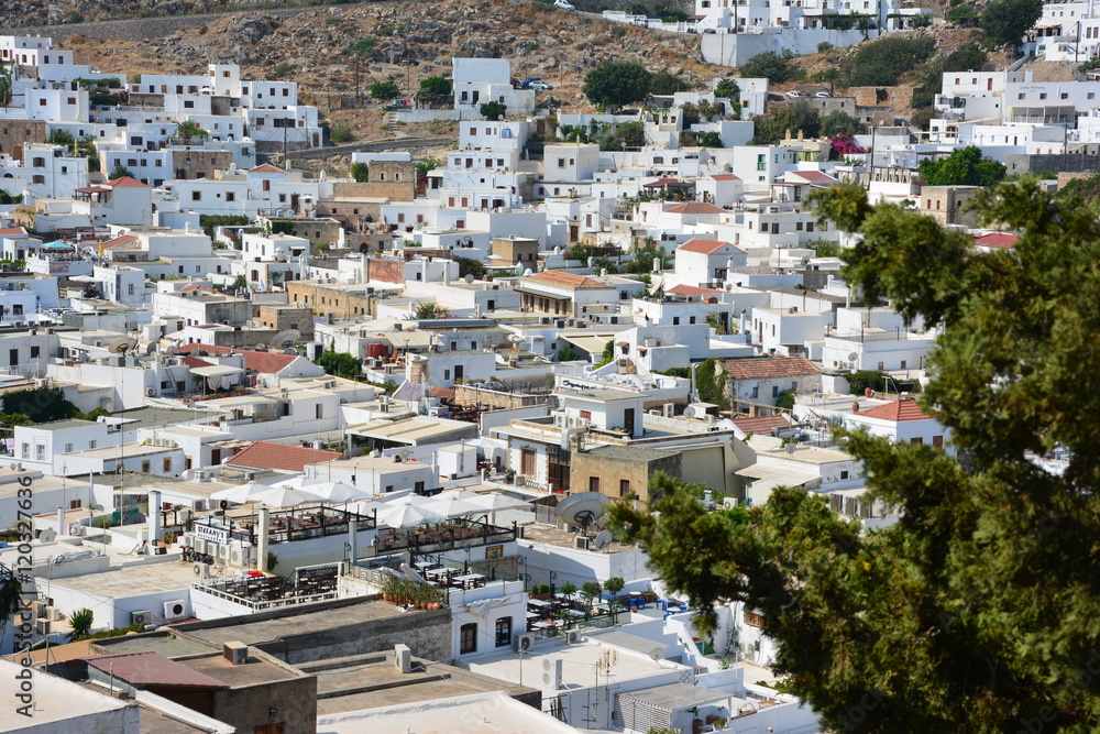 toits du village de Lindos à Rhodes