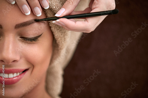 фотографія professional drawing eyebrows