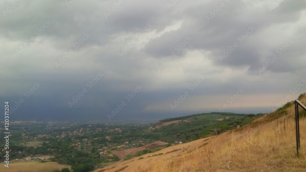 Naklejka premium paesaggio nuvoloso