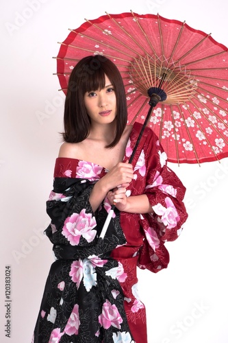 Wallpaper Mural 女性モデルが、浴衣（和服）を着ています。 Torontodigital.ca