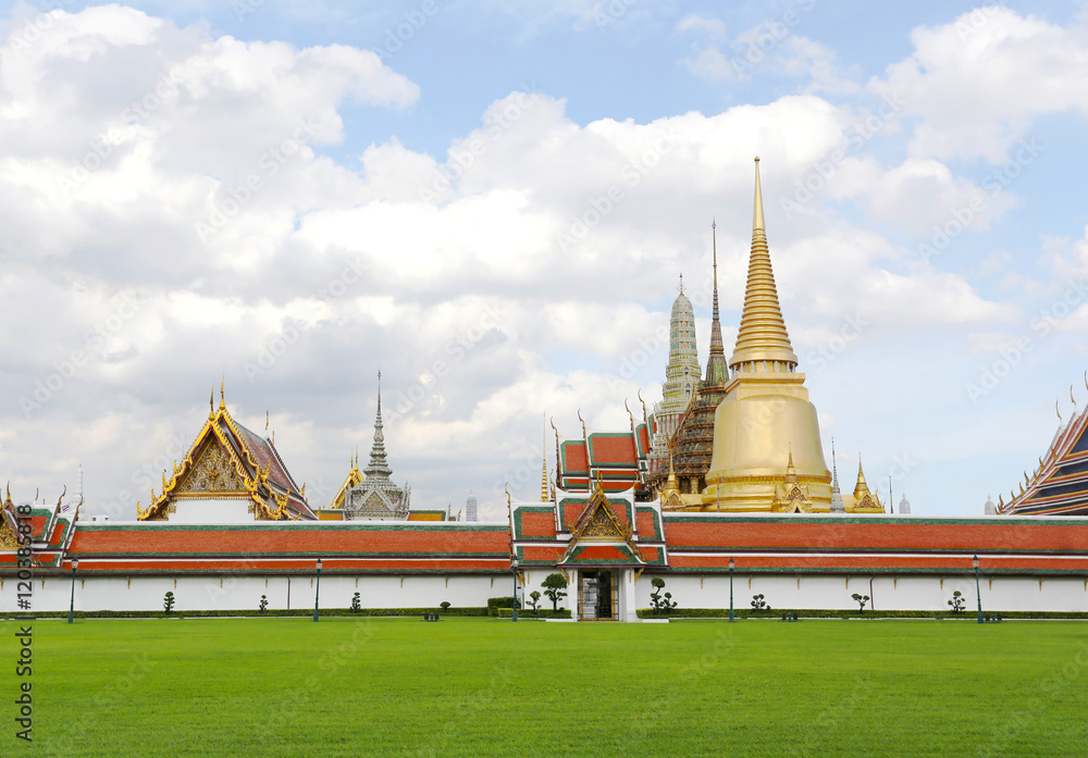 Naklejka premium Thailand architecture of Wat Phra Kaew ( Temple of the Emerald B