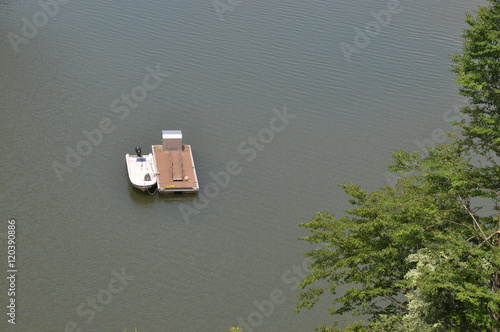 湖上のボート © Yuko
