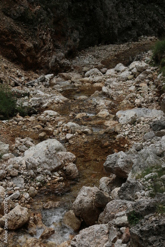 Gebirgsbach in den Dolomiten