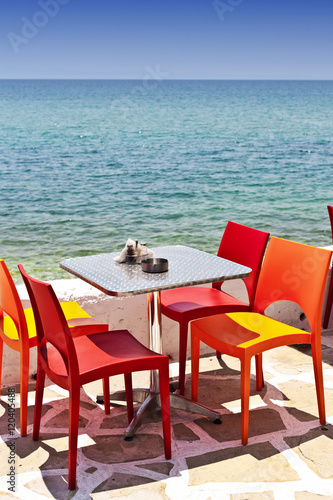  Seaside eating table