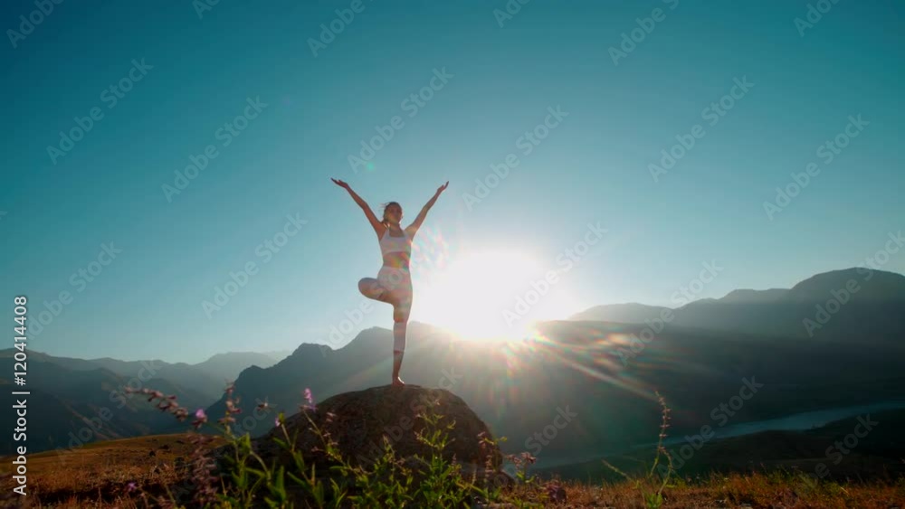 4K yoga in the mountains,a beautiful girl dressed in white ,sun,sun flare, slow motion