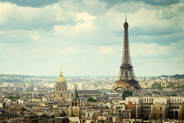 Papier peint photo Paris Tour Eiffel vue depuis les quais  © Iakov Kalinin