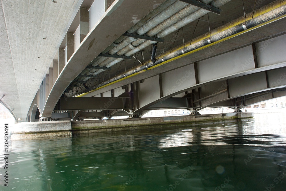 Obraz premium Unter einer Brücke