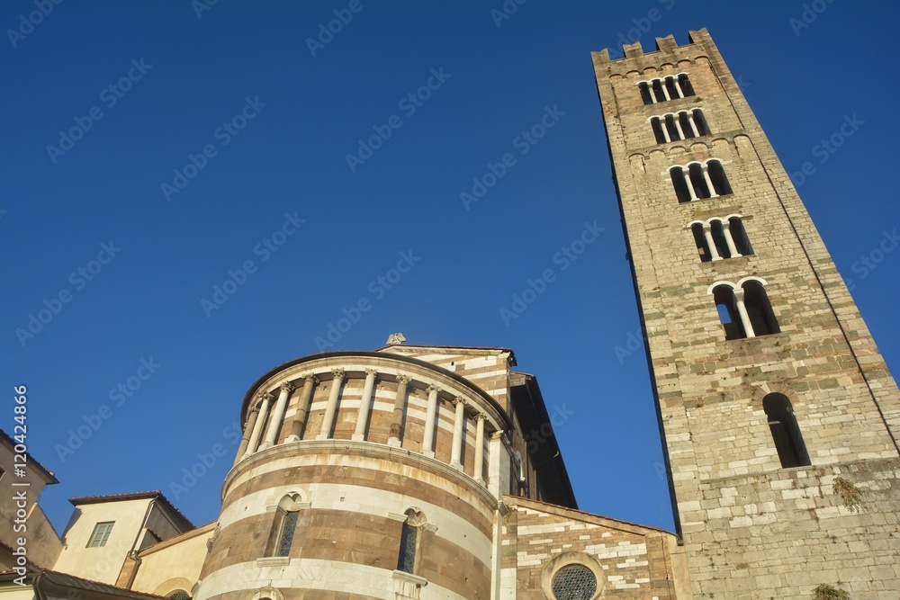 Die Rückseite der Kirche von San Frediano in Lucca Italien