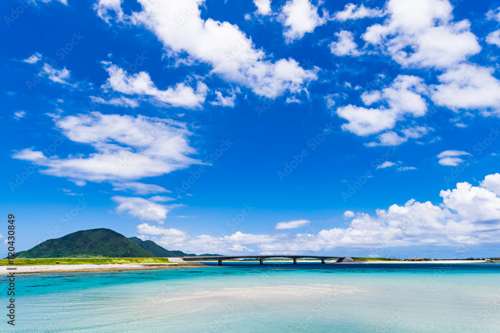 海、雲、風景。沖縄、日本、アジア。