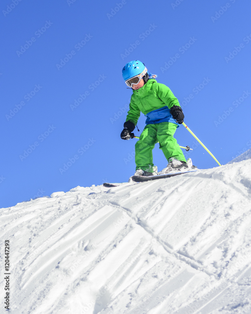 Nachwuchsskifahrer am Steilhang Nachwuchsskifahrer am Steilhang