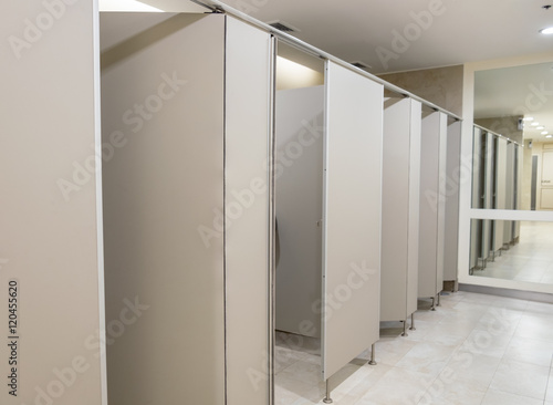 Obraz na plátne Toilet bathroom luxury door open and close sorted