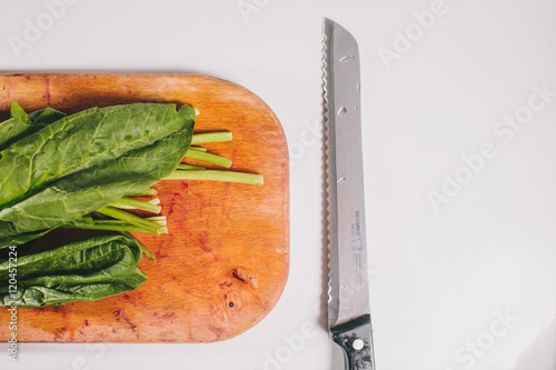Obraz na płótnie Vegetarian salad with spinach. lay flat