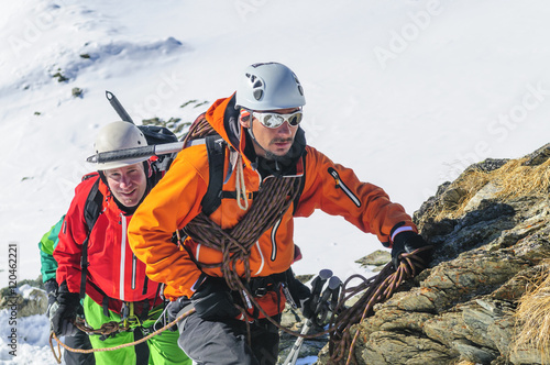 Seilschaft mit Bergführer im Hochgebirge © ARochau