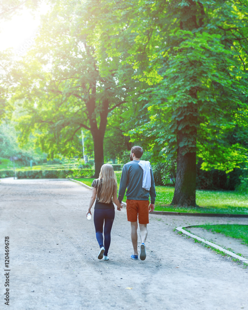 Fototapeta premium Cute young couple in the park on a sunny day