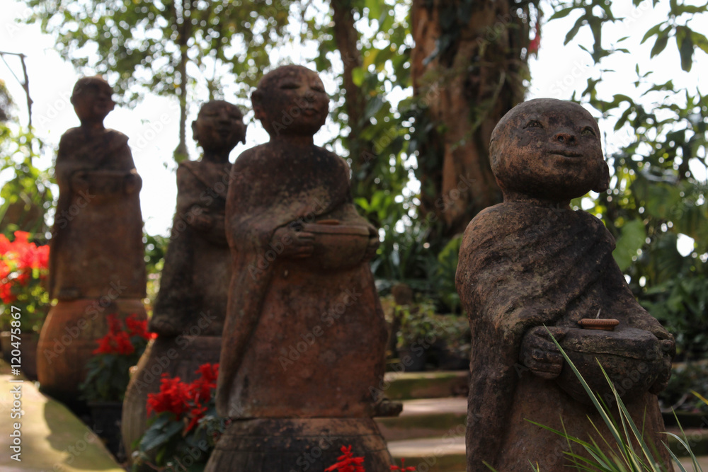 Obraz premium Doll clay monk in the garden.