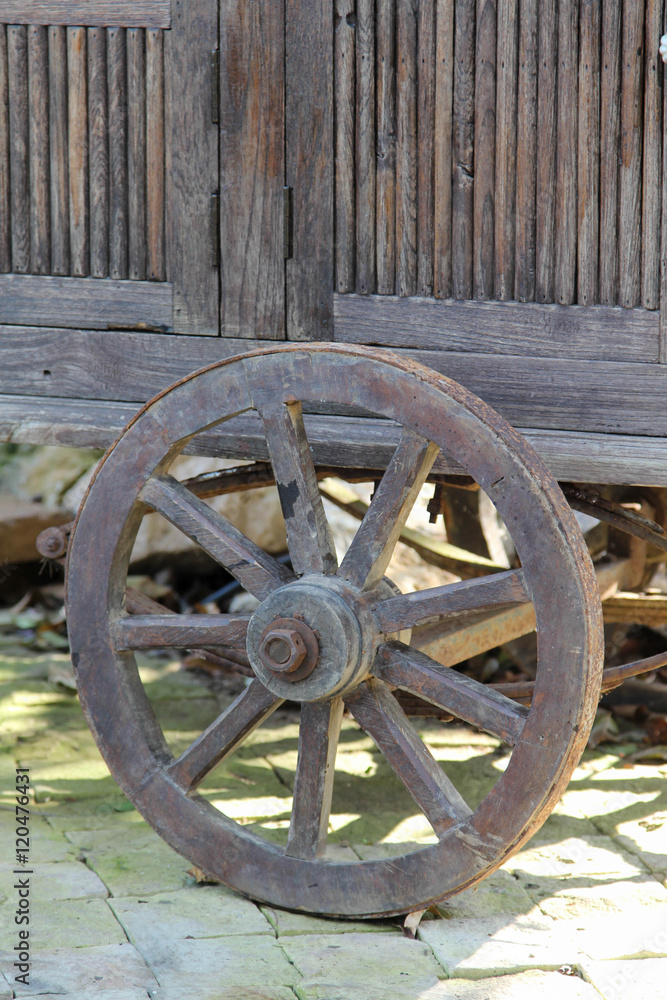 Wooden wheel on the old cart.