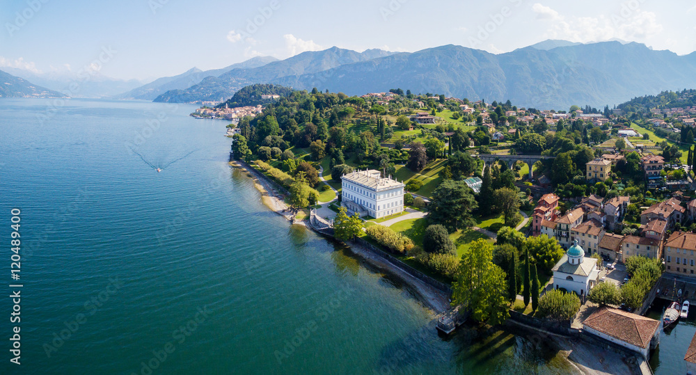 Lago di Como (IT) - Vista aerea di Villa Melzi D'Eril e Bellagio sul fondo