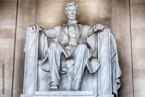 Obraz na plátně Abraham Lincoln statue at Washington DC Memorial