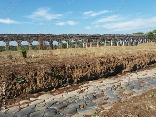 Strada romana nel Parco degli Acquedotti, Roma photo