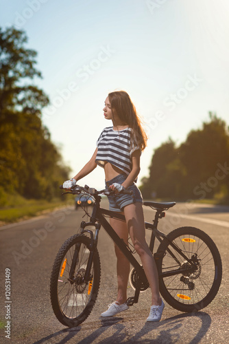 Fototapeta Naklejka Na Ścianę i Meble -  girl on a bicycle at sunset