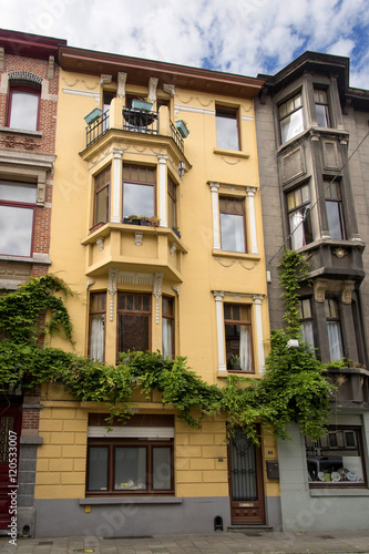 façade ancienne et ruelle à gand