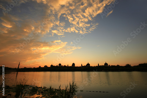 Lake of the setting sun and the beauty of the sunset