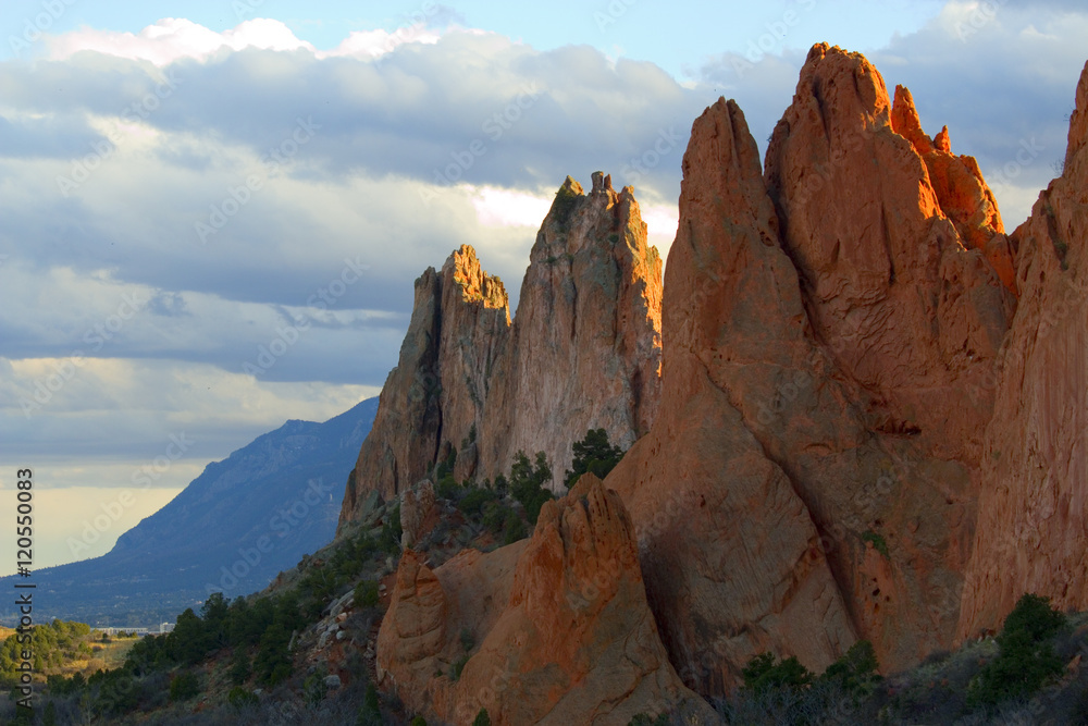 Obraz premium Beautiful Springtime Light on Garden of the Gods