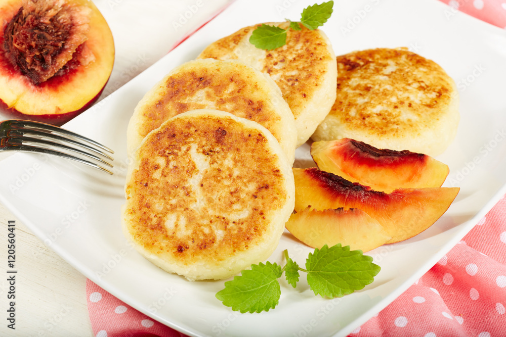 Cheese pancakes with peaches Cheese pancakes with peaches