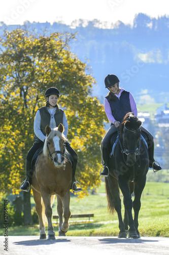 unterhaltsamer Ausritt in herbstlicher Natur