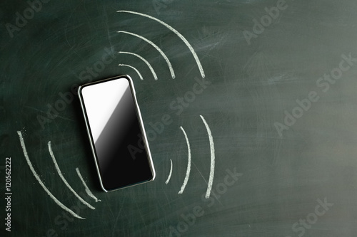 Φωτογραφία Vibrating phone. Drawn in chalk