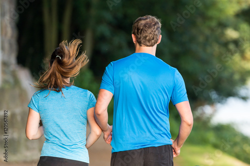 Foto gemeinsam in der natur joggen