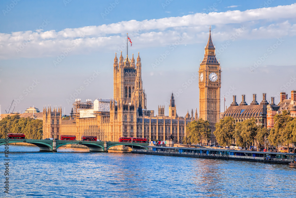 Naklejka premium Big Ben i Houses of Parliament w Londynie w Wielkiej Brytanii