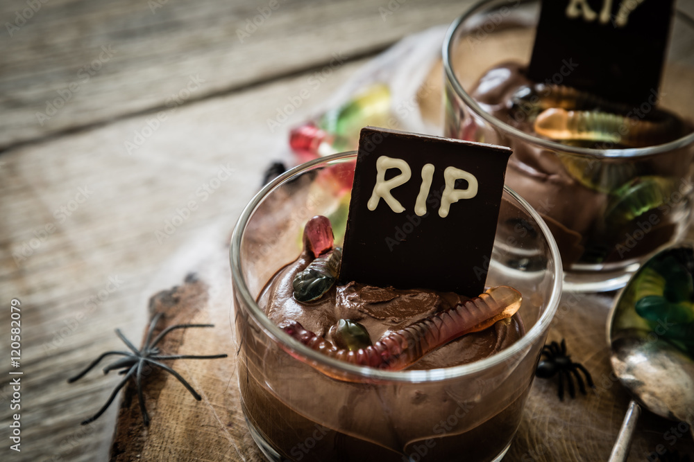 Fotografie Chocolate mousse with gelly worm