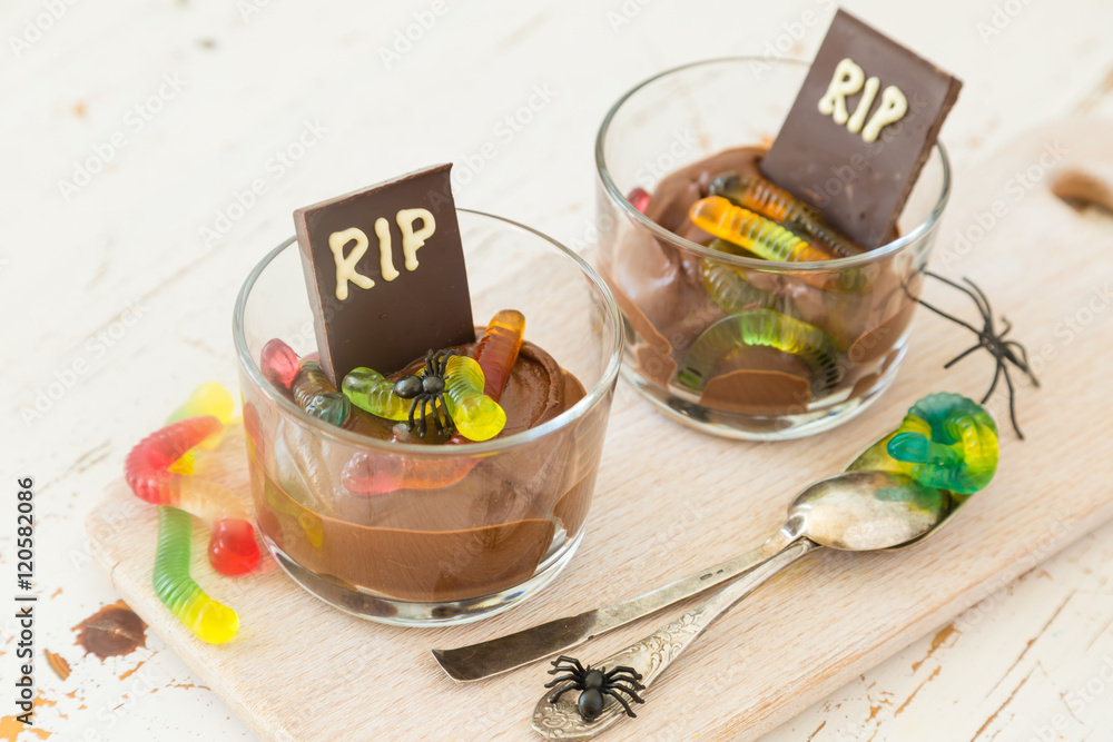 Fotografie Chocolate mousse with gelly worm