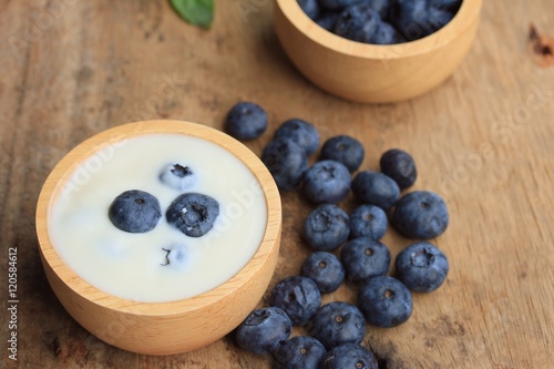 yogurt smoothie with blueberries