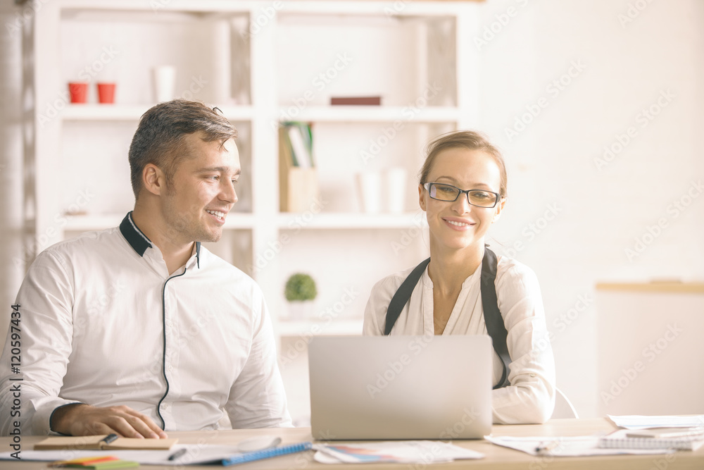 Obraz premium Attractive man and woman in office
