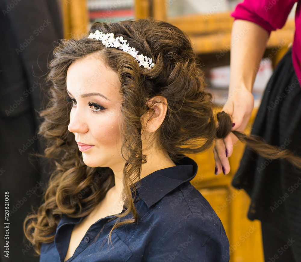 Hair stylist makes the bride before a wedding StockFoto Adobe Stock