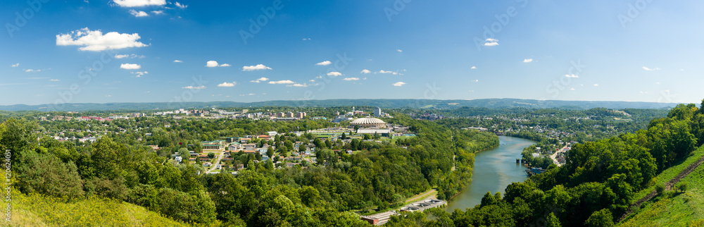 Obraz premium Panorama of Morgantown and WVU in West Virginia