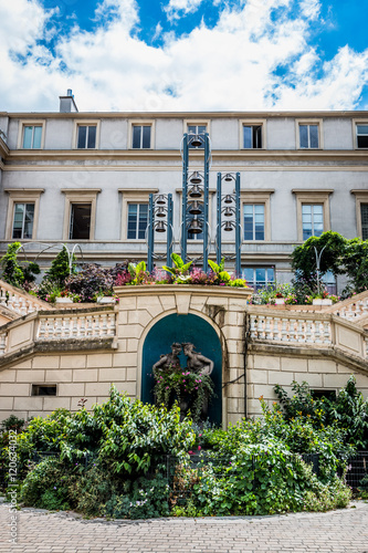 Wallpaper Mural Carillon et Fontaine surnommé "Les cranques", arrière de la Mairie Torontodigital.ca