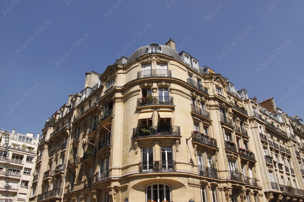 Fototapeta premium Immeuble ancien du quartier de Passy à Paris