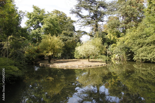 Etang du Parc de Bagatelle à Paris 