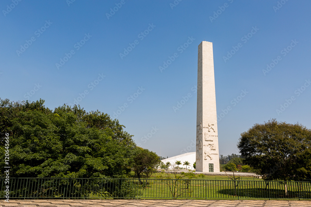 Obraz premium Obelisk of Sao Paulo