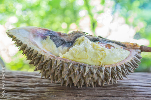 Durian and durian fruit is rotten.