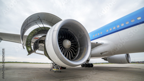 Maintenance of engine in an airplane © malajscy