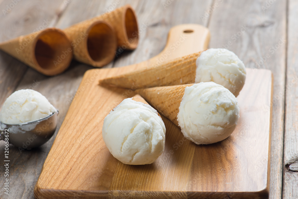 Fototapeta premium vanilla ice cream with preparation