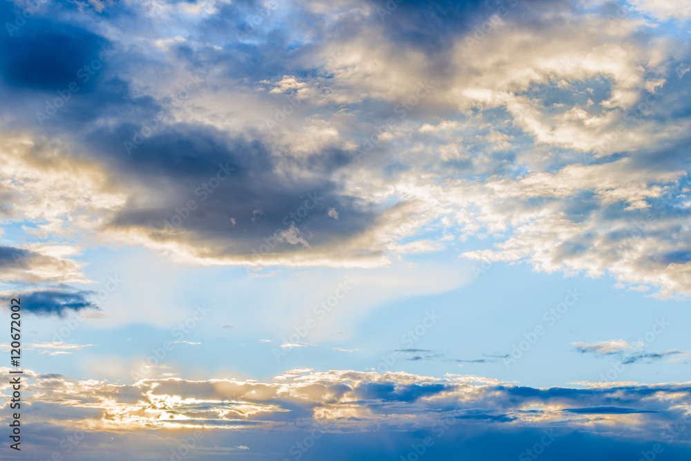 Obraz premium cloudy sky at sunset