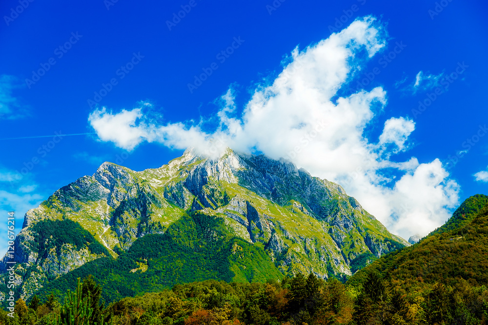 Fototapeta Beautiful alps landscape. Beautiful majestic mountain peaks.